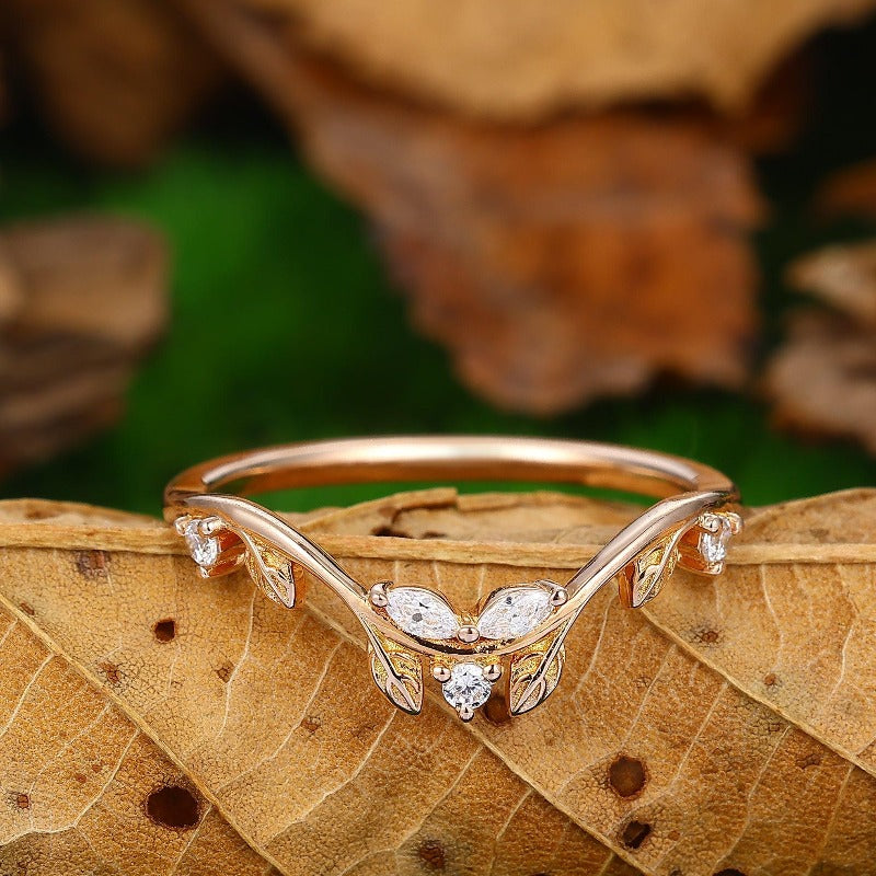 Curved rose gold fashion ring