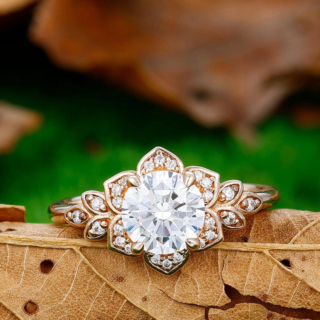 Anello da donna con diamante coltivato in laboratorio a grappolo