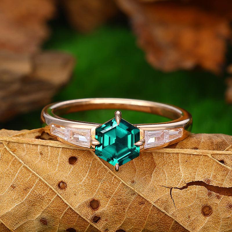 0.8 CT Hexagon Cut 18K Gold Emerald Engagement Ring - Esdomera