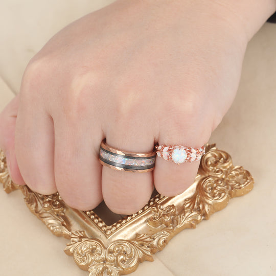 Elegante set verlovingsringen met roze-witte opaal voor koppels — zijn en haar trouwringen