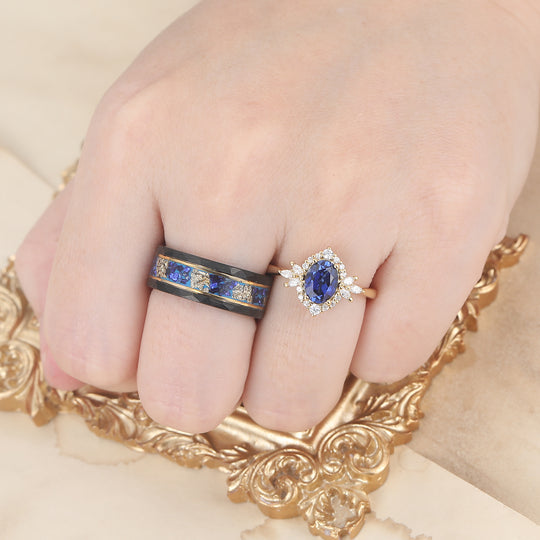 Ensemble personnalisé de couples avec bague cluster de fiançailles en saphir bleu antique et bagues assorties en tungstène
