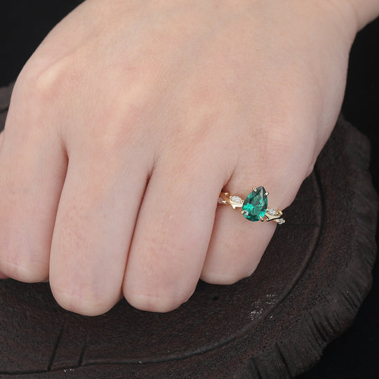 1.5Carat Pear Shaped Emerald Engagement Ring Vintage Bridal Wedding Ring