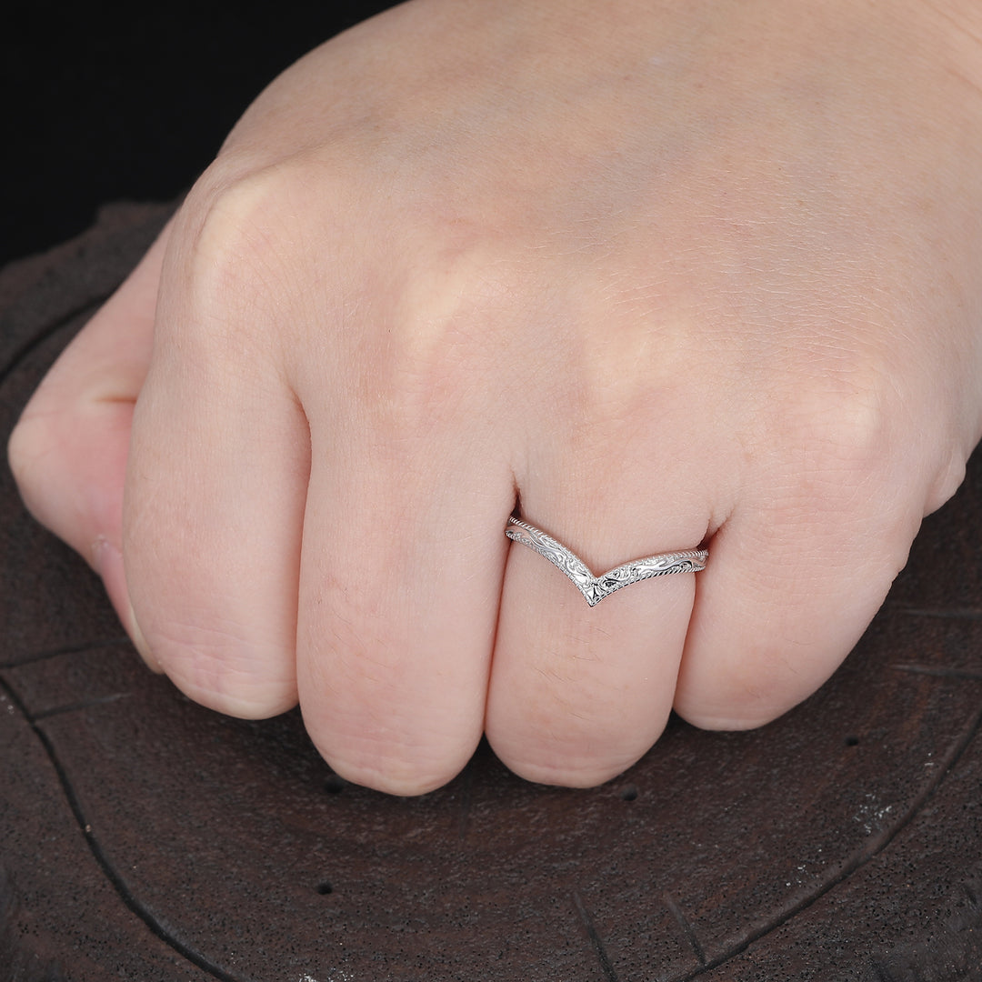 Anillo de boda con relieve de filigrana en forma de V Banda curva antigua Anillo de oro macizo de 14k para mujer