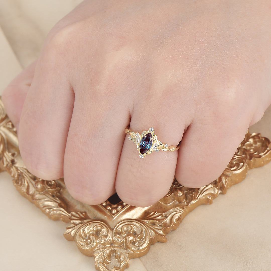 Bague de mariée Alexandrite Halo Marquise Feuille Art déco en or torsadé, bague d’anniversaire Alexandrite