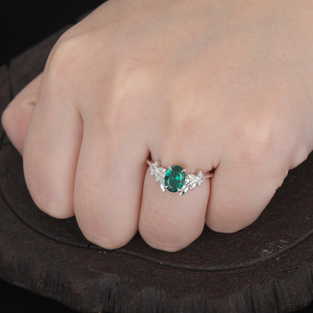 Anillo de compromiso con diseño de hoja de esmeralda tallada en óvalo de 1.5 CT inspirado en la naturaleza