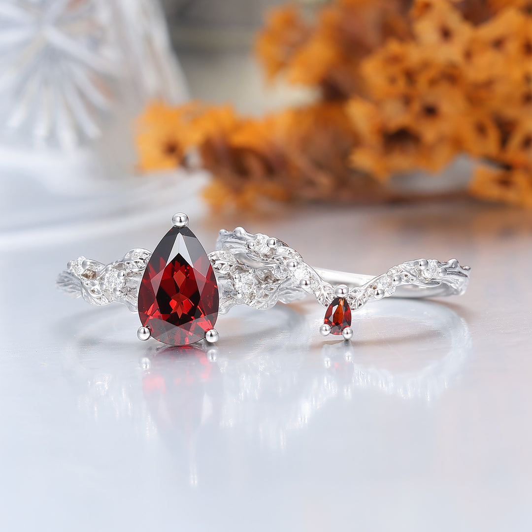 Vintage Black Gold Leaf Engraved Ring Set Handmade Promise Anniversary Bridal Ring  Red Garnet Ring Set