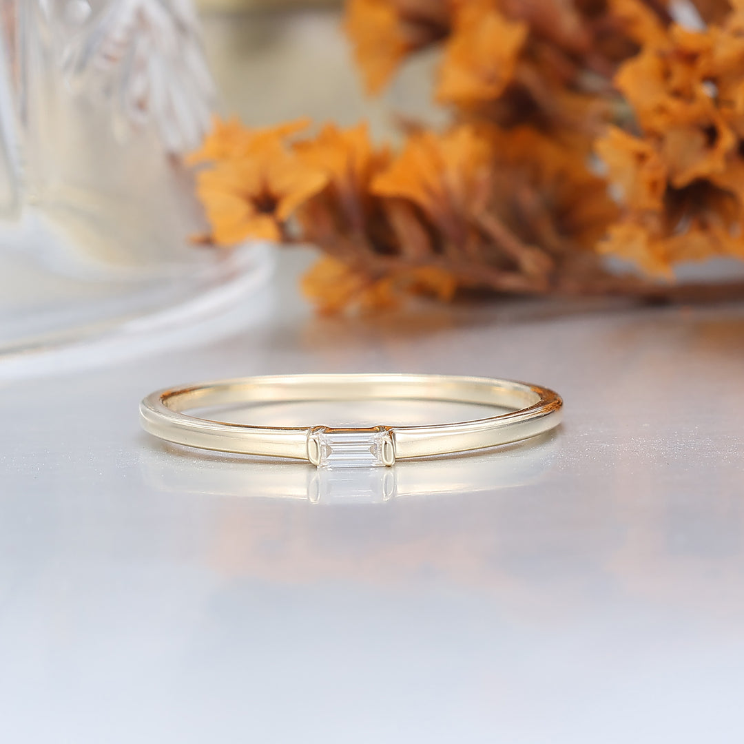 Bague de fiançailles solitaire simple en moissanite rectangulaire, alliance fine en moissanite pour elle