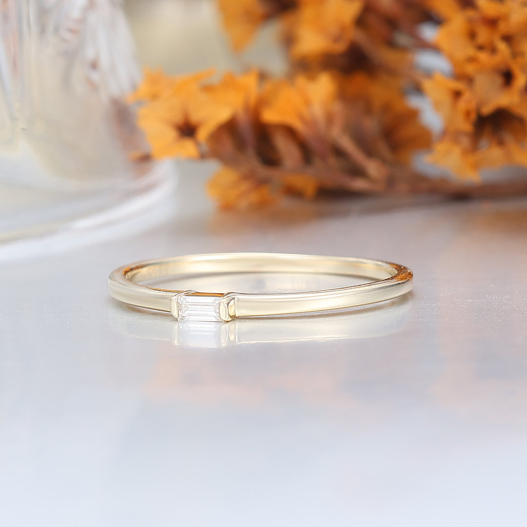 Bague de fiançailles solitaire simple en moissanite rectangulaire, alliance fine en moissanite pour elle