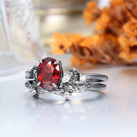Eleganti anelli di fidanzamento per coppie con accenti a foglia in granato rosso fedi in tungsteno martellato con rubino