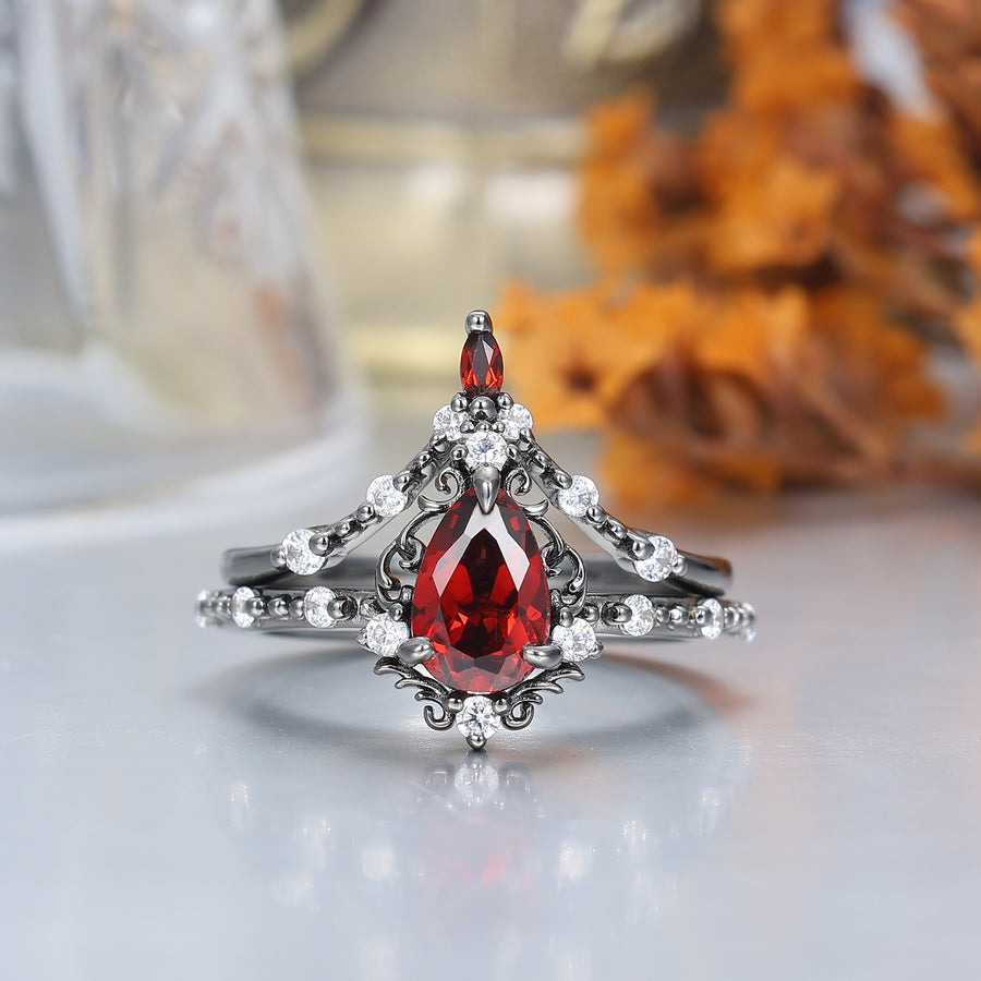Zierliches, gerolltes, milgrainiertes Paar-Ring-Set mit natürlichem rotem Granat, schwarz plattiert und roten Steinen, passende Ringe