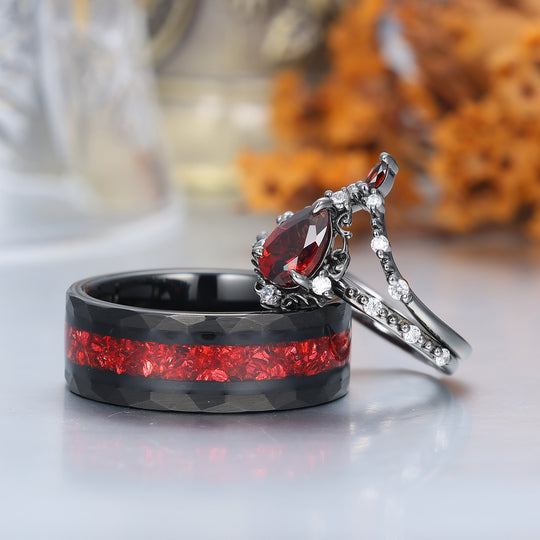 Zierliches, gerolltes, milgrainiertes Paar-Ring-Set mit natürlichem rotem Granat, schwarz plattiert und roten Steinen, passende Ringe