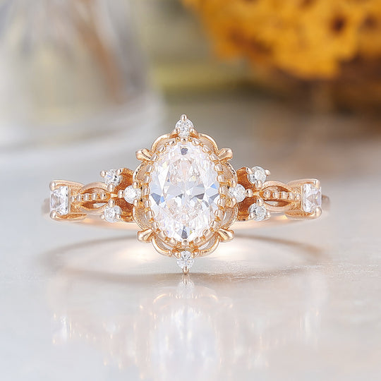 Barockinspirierter ovaler floraler Moissanit-Verlobungsring mit Milgrain, Roségold-Brautring