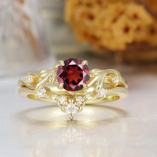 Set nuziale con granato rosso a taglio rotondo Anello di fidanzamento in granato rosso per gennaio