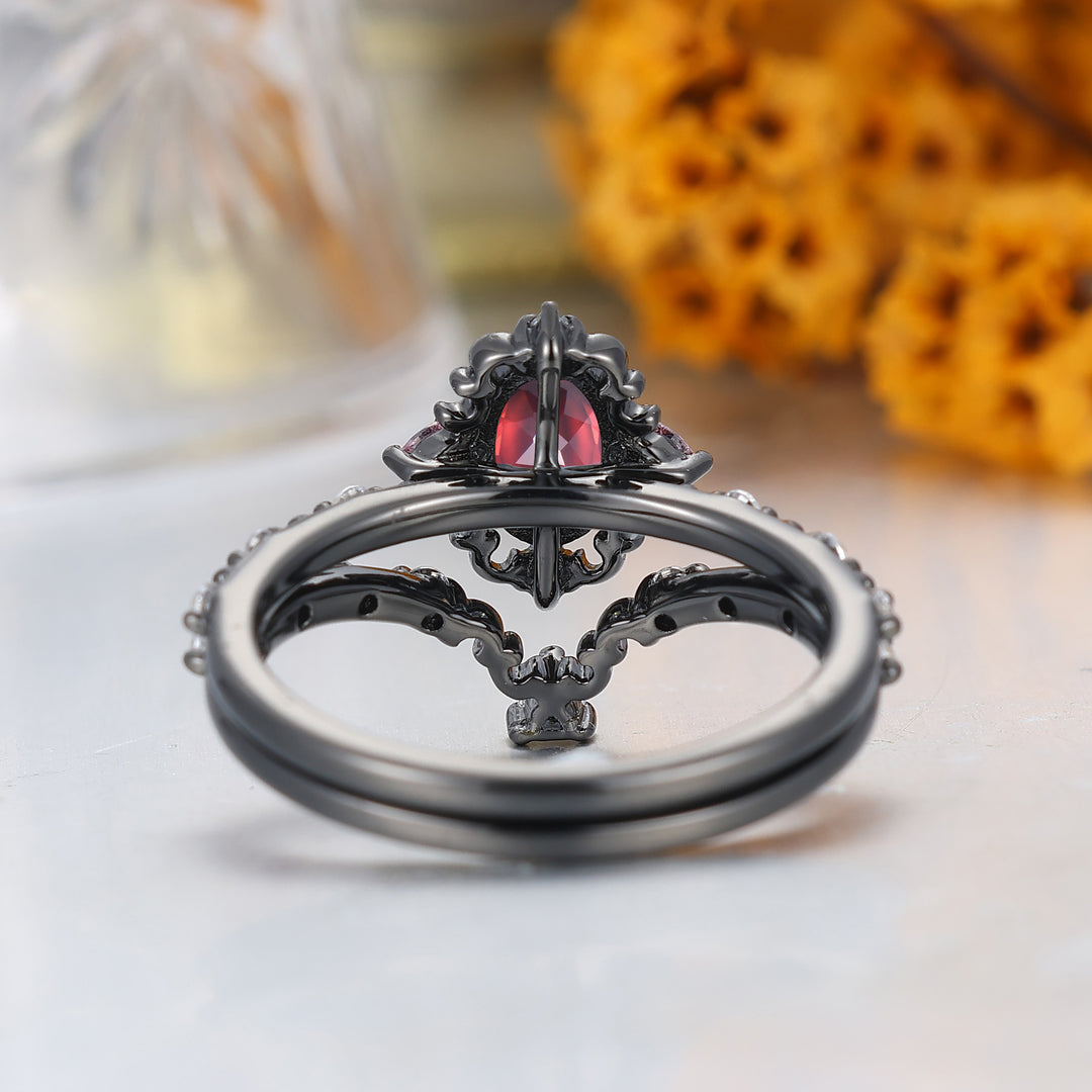 Bague de fiançailles pour femme en grenat rouge taille ovale plaquée noir filigrané, style Art déco avec milgrain