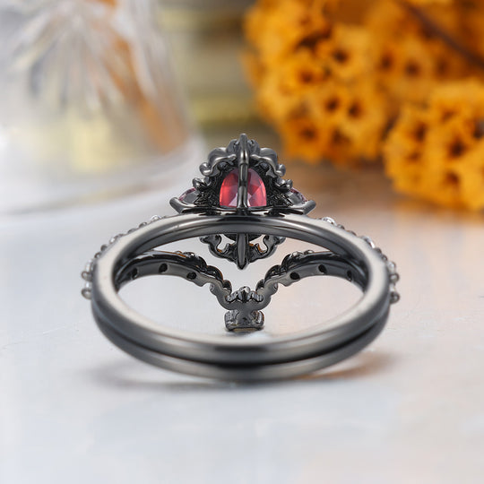 Bague de fiançailles pour femme en grenat rouge taille ovale plaquée noir filigrané, style Art déco avec milgrain