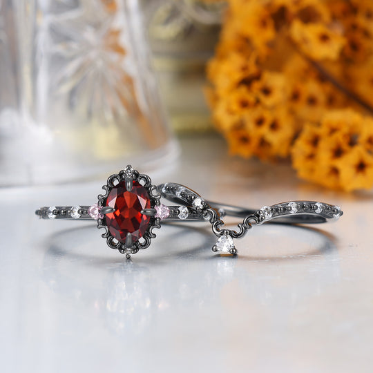 Bague de fiançailles pour femme en grenat rouge taille ovale plaquée noir filigrané, style Art déco avec milgrain