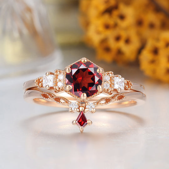 Set di anelli vintage in oro rosa con granato rosso, fatto a mano — anello promessa, anniversario, nuziale — set di anelli con granato rosso