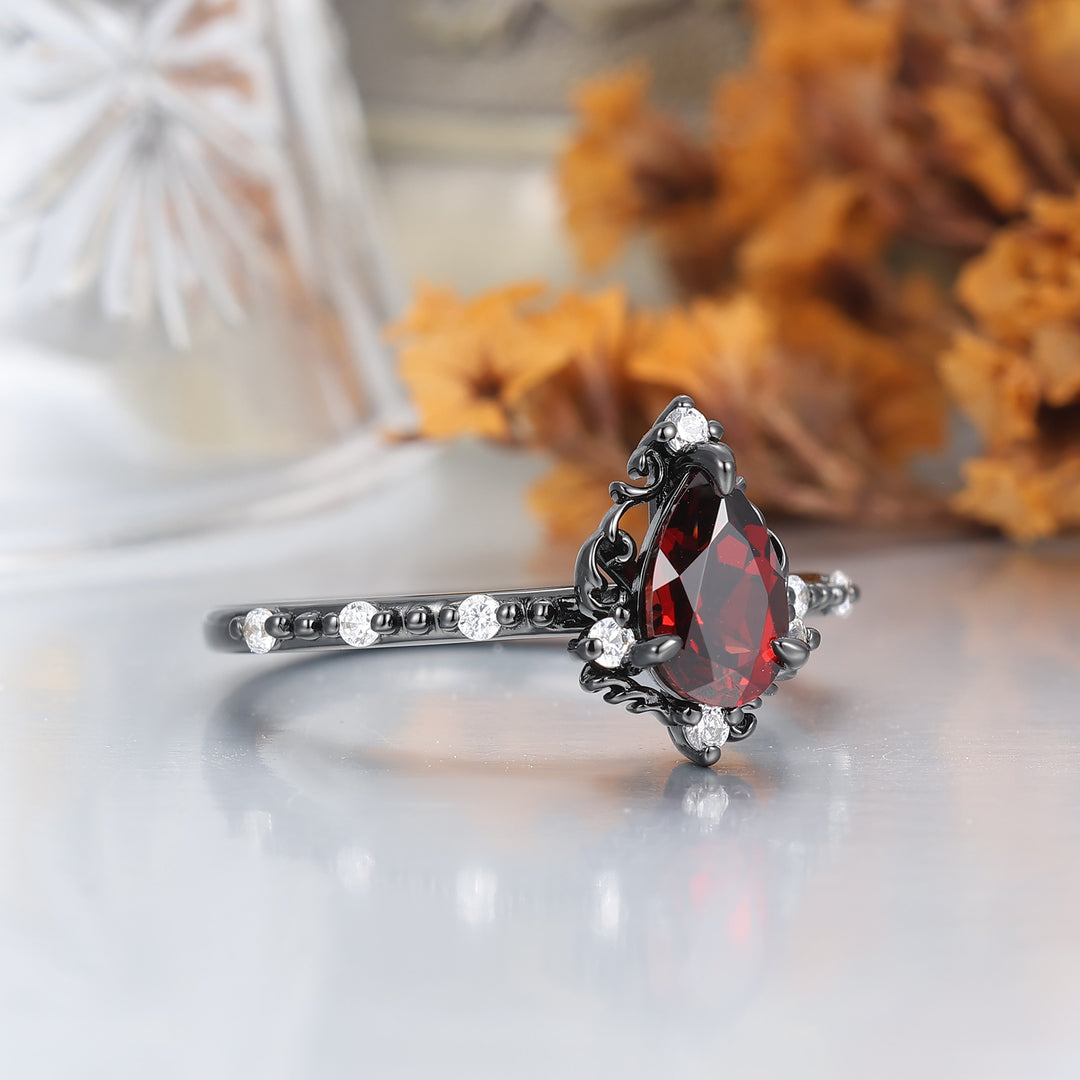 Unieke 1.0 CT peervormige rode granaat Art Deco-blad gouden & 925 zilveren verlovingsring