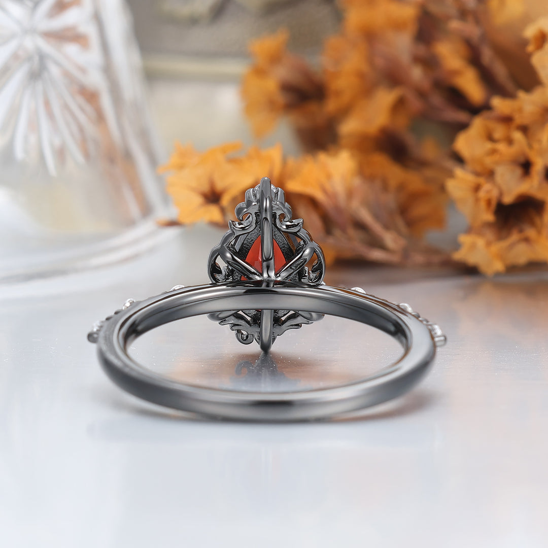 Unieke 1.0 CT peervormige rode granaat Art Deco-blad gouden & 925 zilveren verlovingsring