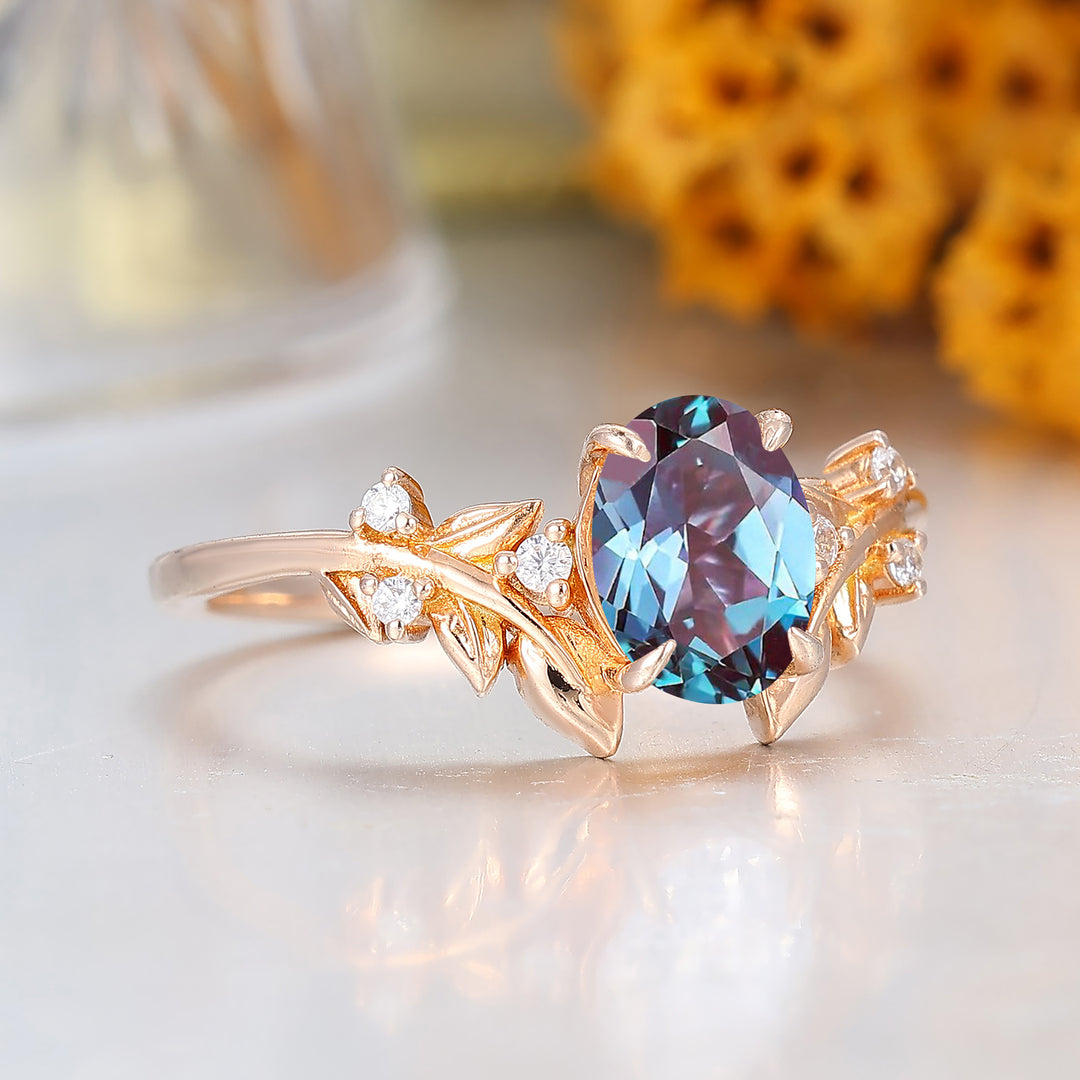 Leaf Inspired Anello Nuziale Ovale con Alessandrite Anello da Sposa in Oro Massiccio 14K per Lei