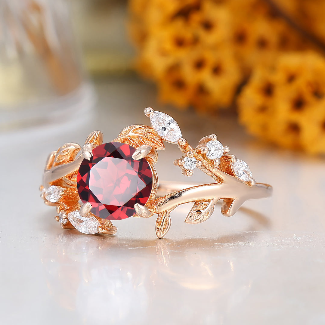14k roségoud natuurlijke rode granaat ronde slijpvorm natuur geïnspireerde bladrank bypass ring