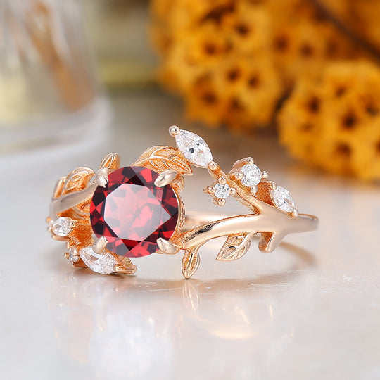 14k roségoud natuurlijke rode granaat ronde slijpvorm natuur geïnspireerde bladrank bypass ring