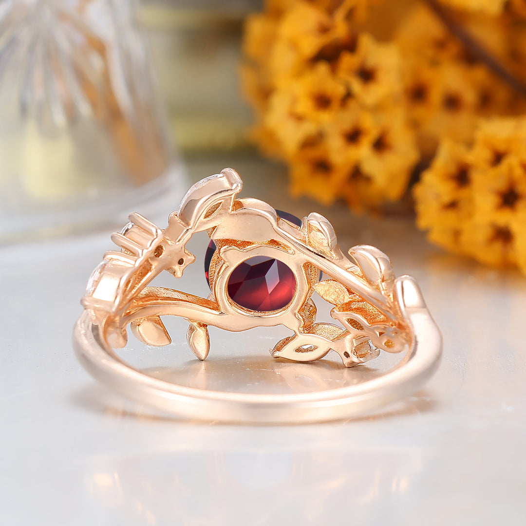 14k roségoud natuurlijke rode granaat ronde slijpvorm natuur geïnspireerde bladrank bypass ring