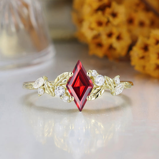 Blad geïnspireerde ruitvormige geslepen natuurlijke rode granaat verlovingsring massief gouden dames trouwring