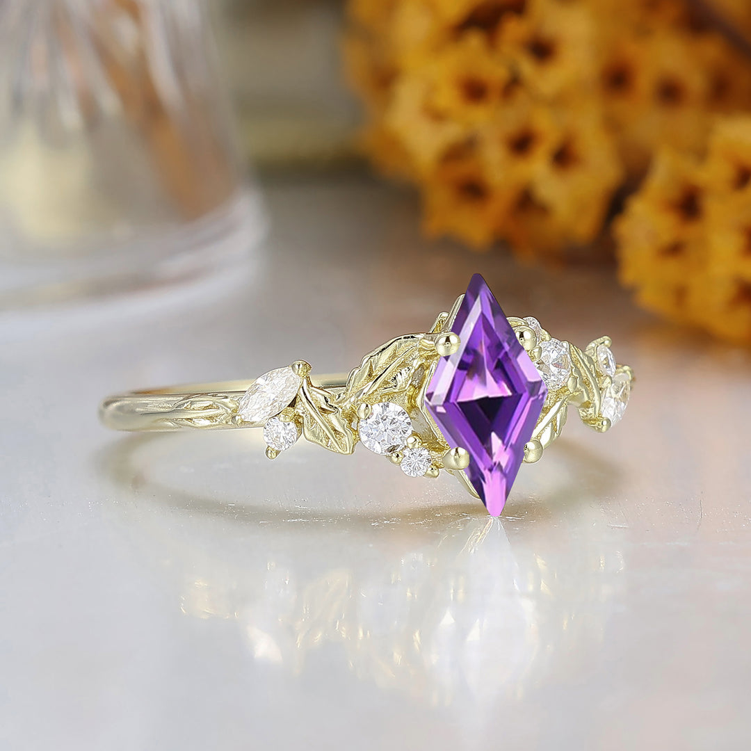 Door bladeren geïnspireerde ruitvormige geslepen natuurlijke amethist verlovingsring massief gouden dames trouwring