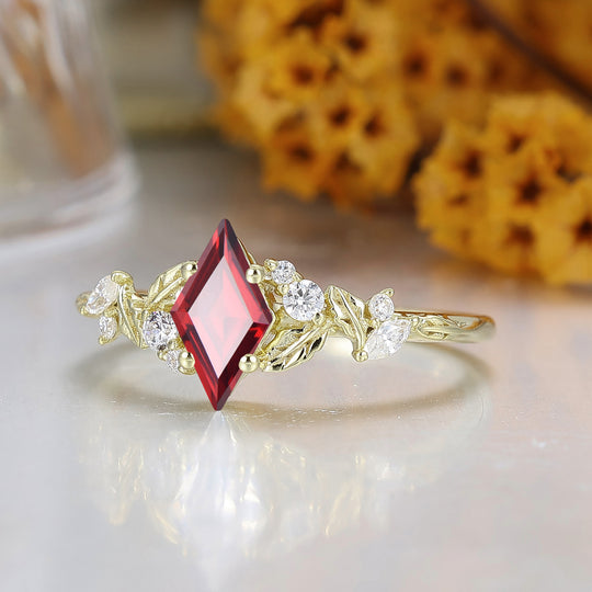 Blad geïnspireerde ruitvormige geslepen natuurlijke rode granaat verlovingsring massief gouden dames trouwring