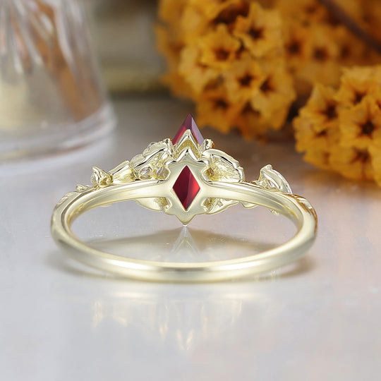Blad geïnspireerde ruitvormige geslepen natuurlijke rode granaat verlovingsring massief gouden dames trouwring
