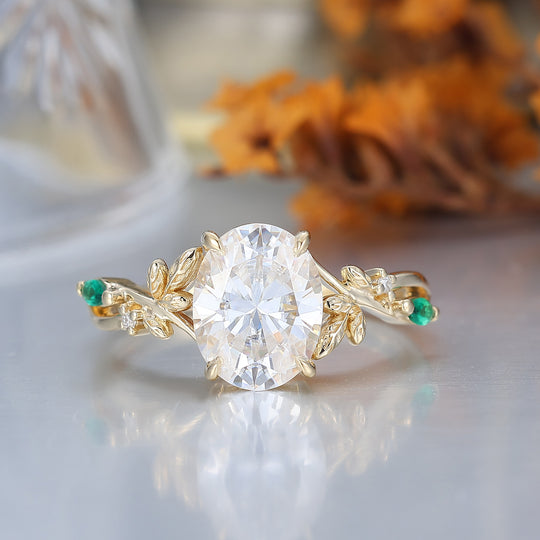 Anillo de compromiso con giro en forma de hoja y corte ovalado único de 2ct de moissanita