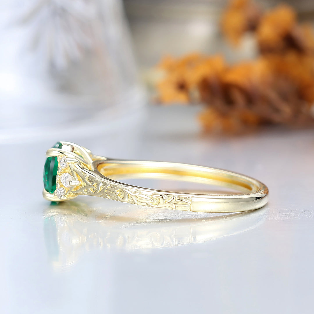 Vintage Style Round Cut Emerald Engagement Ring Filigree Wedding Ring For Her