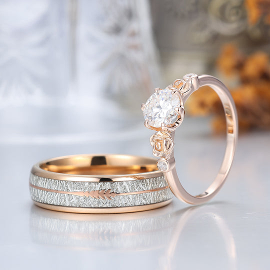 Stijlvolle ronde moissanite paarringen met bloemgravure, roségoud verguld — liefdesringen voor hem en haar