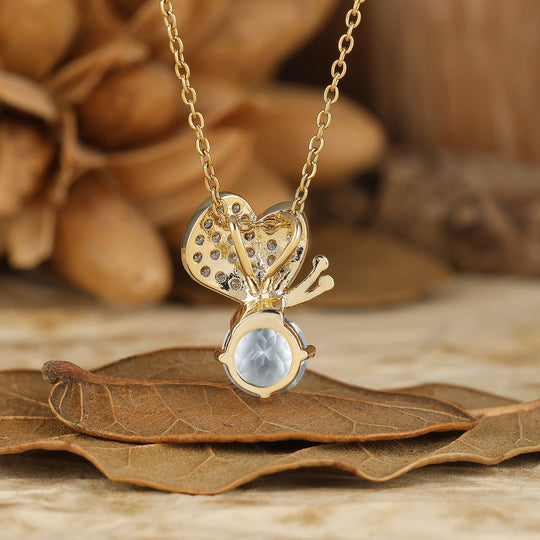 Collar colgante redondo con amatista y mariposa voladora delicada, único, collar para mujer en oro de 14K