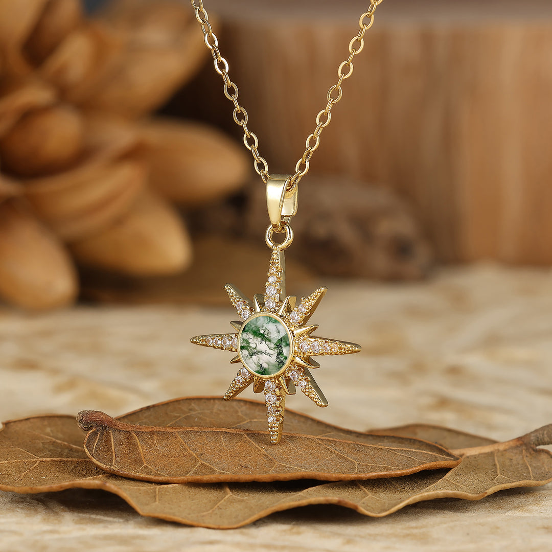 Delicado collar con colgante de estrella de ágata musgosa natural de corte redondo y 14K de oro para mujer