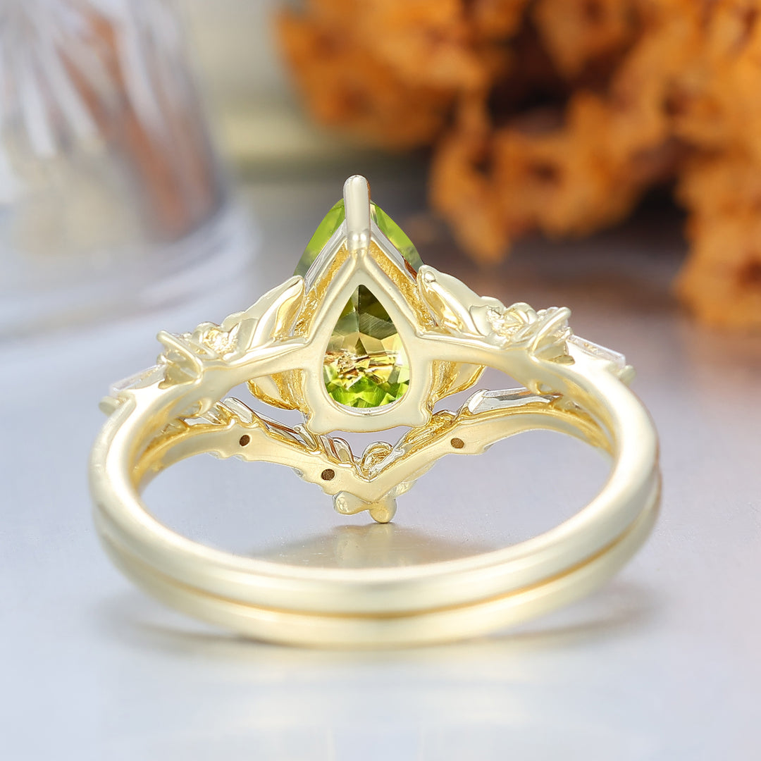 Artsy Engraved Floral Peridot Engagement Rings Solid Yellow Gold Pear Cut Peridot Wedding Ring Set