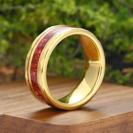 Set di anelli da coppia vintage filigranati con granato rosso taglio esagonale, decorazioni a volute, placcati in oro giallo per lui e per lei