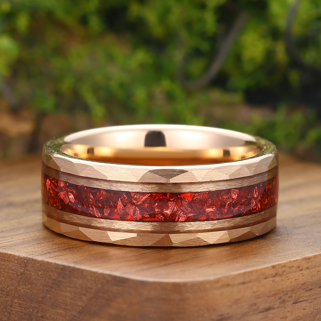 Coppia di anelli in stile antico a forma ovale con granato rosso, filigrana e decorazione milgrain, placcati in oro rosa, per lui e per lei