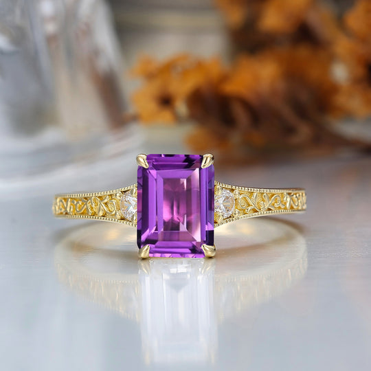 2CT Anillo de Compromiso con Amatista en Forma de Esmeralda Banda de Oro Amarillo Filigranada para Mujer