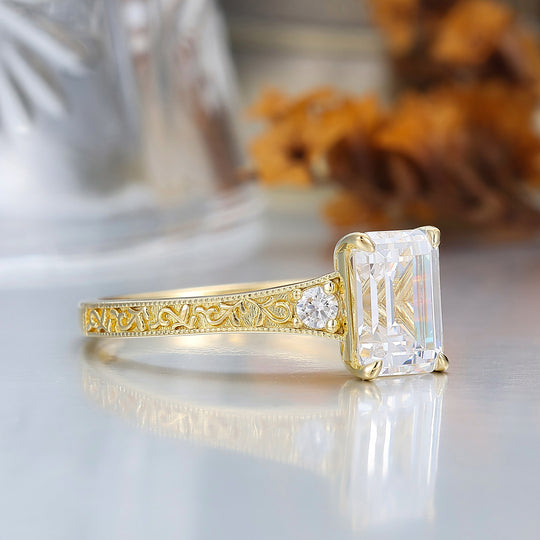 Retro grabado con motivos en espiral Anillo nupcial de moissanita talla esmeralda 2CT Anillo de boda en forma de vid para ella