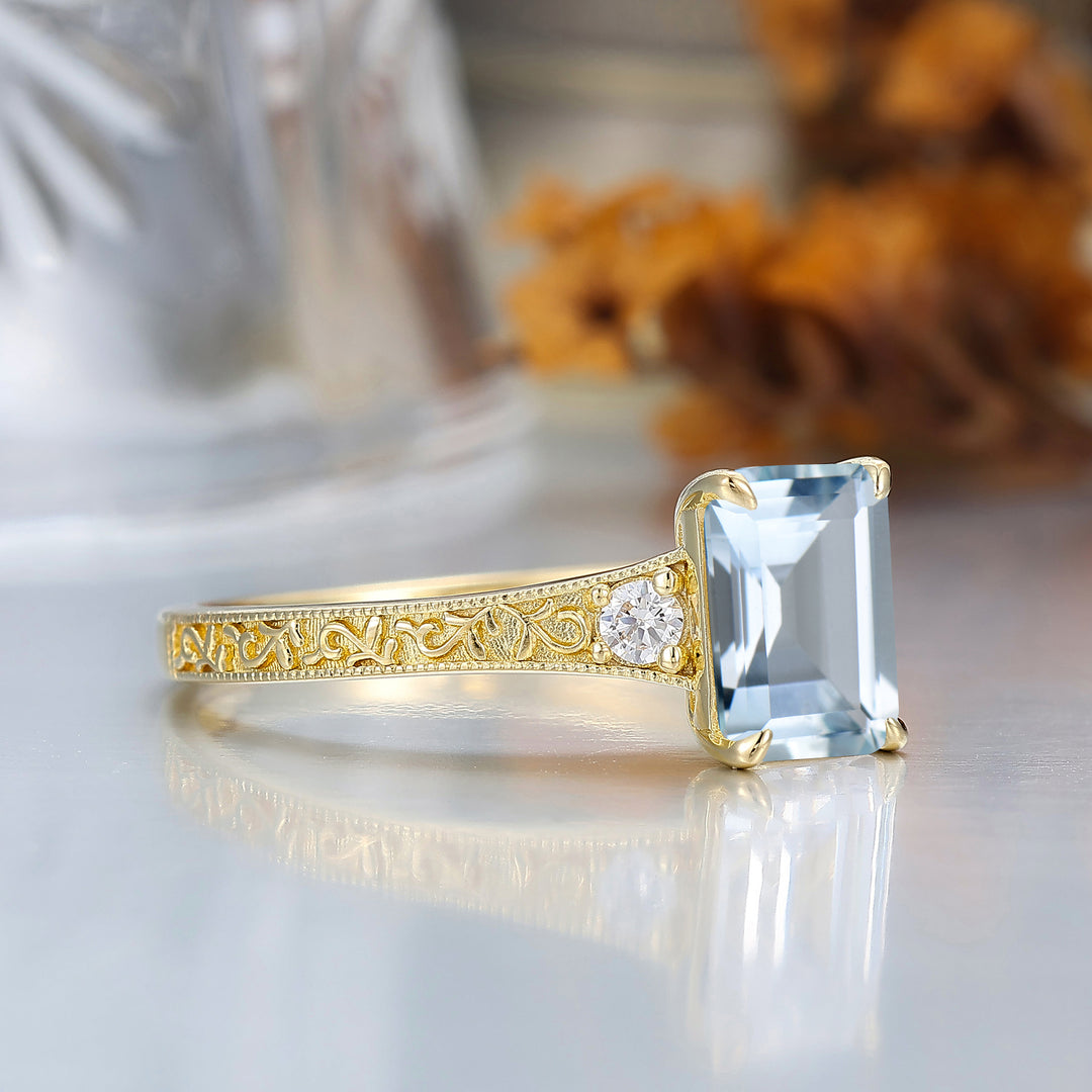 Romantici motivi floreali a vite incisi Anello da donna con acquamarina taglio smeraldo 2 pezzi per matrimonio