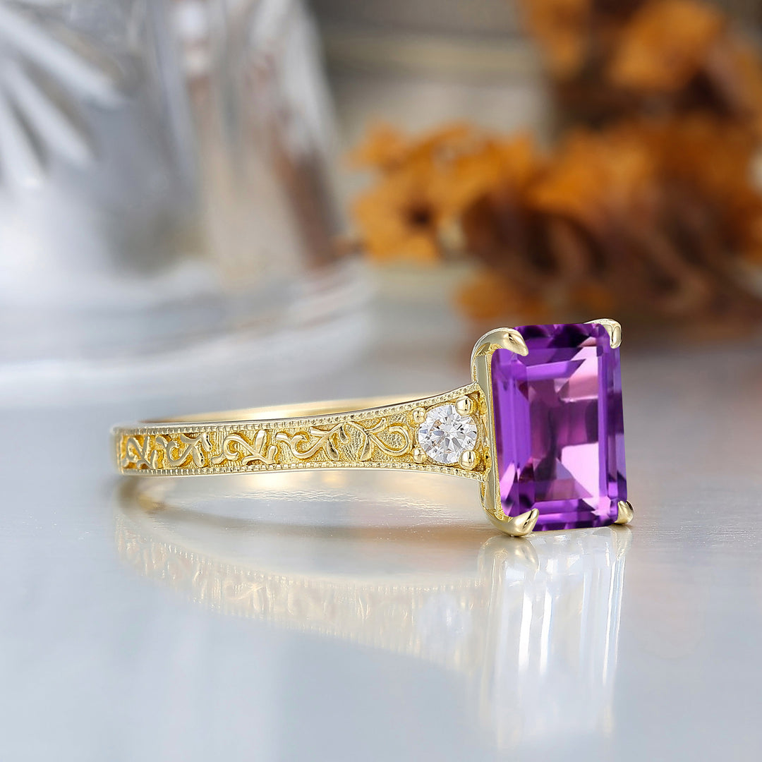 2CT Anillo de Compromiso con Amatista en Forma de Esmeralda Banda de Oro Amarillo Filigranada para Mujer