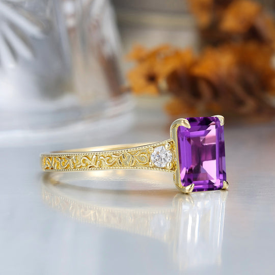 2CT Anillo de Compromiso con Amatista en Forma de Esmeralda Banda de Oro Amarillo Filigranada para Mujer