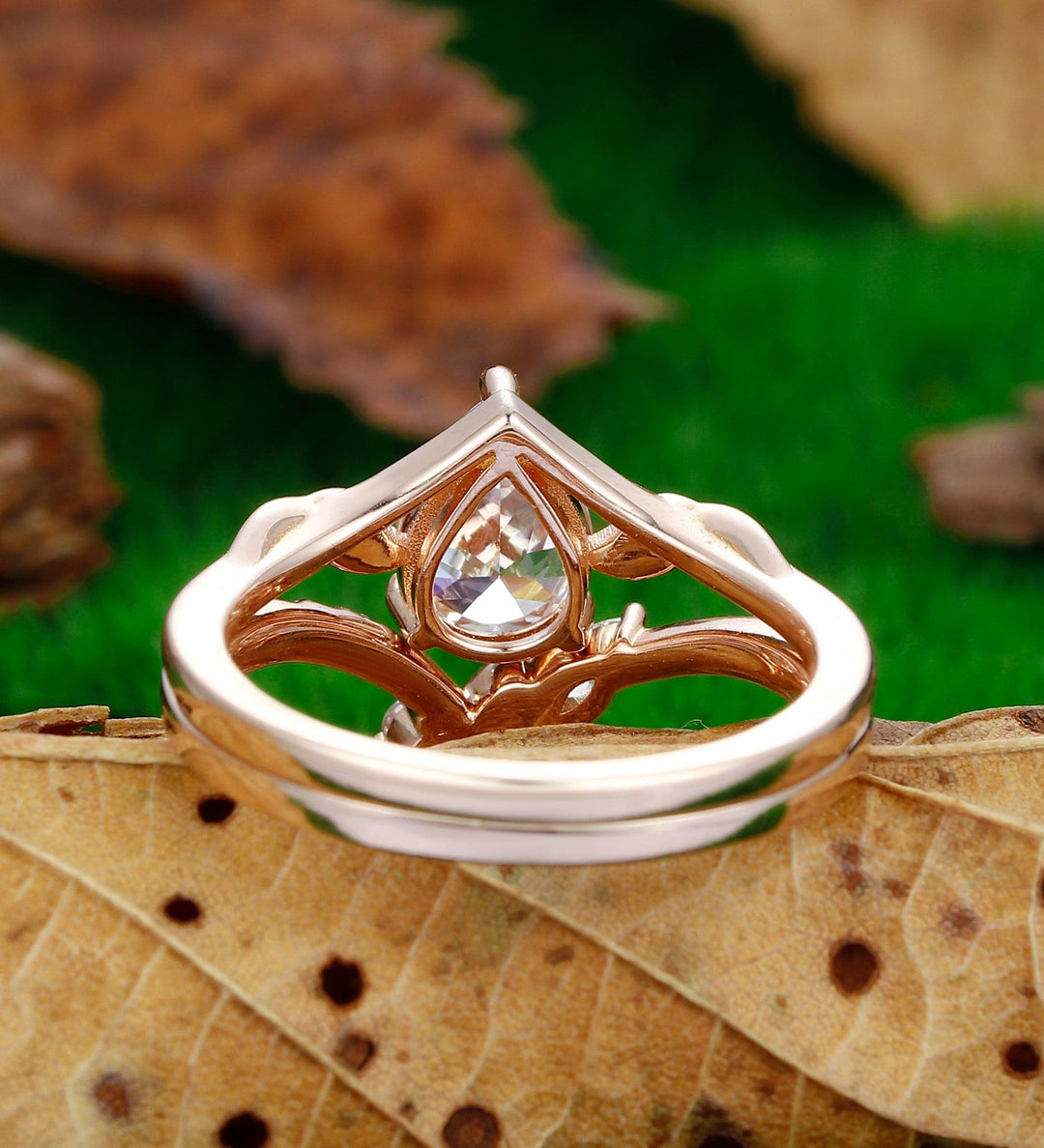 1.30CT Pear Cut Moissanite Ring Set Unique Ring Leaf Design Crown Shank - Esdomera