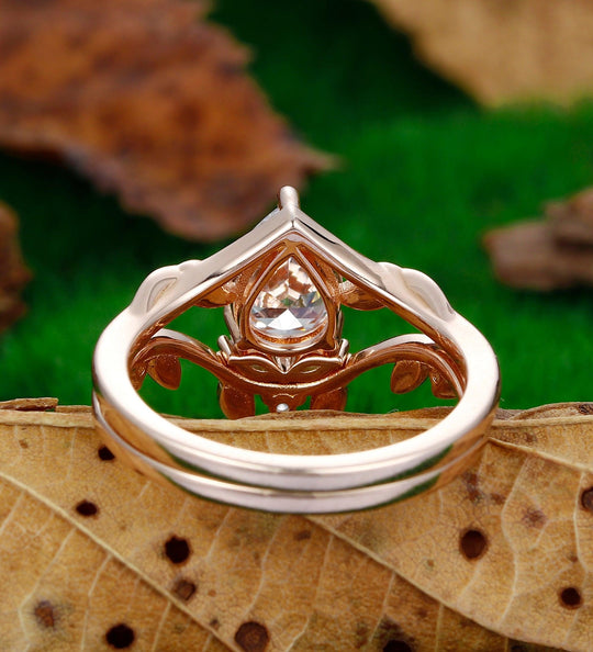 1.30CT Pear Cut Moissanite Ring Set Unique Ring Leaf Design Crown Shank Curved Shank Wedding Band - Esdomera