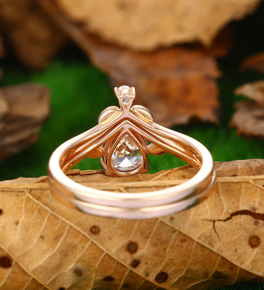 1.30CT Pear Cut Moissanite Ring Set Unique Ring Leaf Design Crown Shank Wedding Band - Esdomera