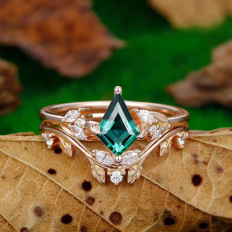 1.35 CT Kite Cut 14k Gold Art Deco Marquise Leaf Cluster Emerald Engagement Ring - Esdomera