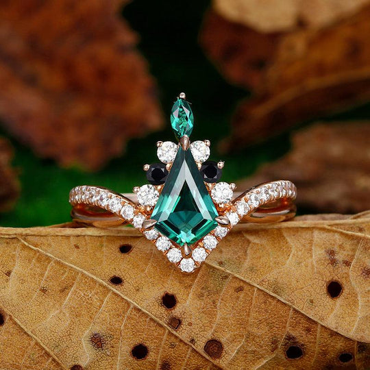 1.35 CT Kite Cut Emerald 14k Gold Emerald Ring V Shape Band with Black Agate - Esdomera