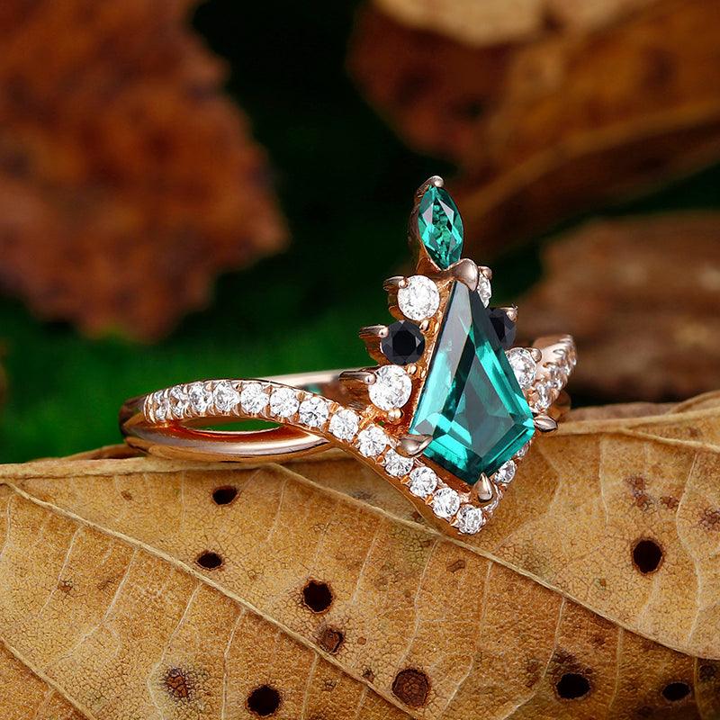 1.35 CT Kite Cut Emerald 14k Gold Emerald Ring V Shape Band with Black Agate - Esdomera